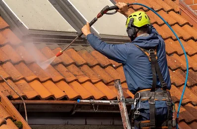 Démoussage et hydrofuge de toiture à Heudebouville